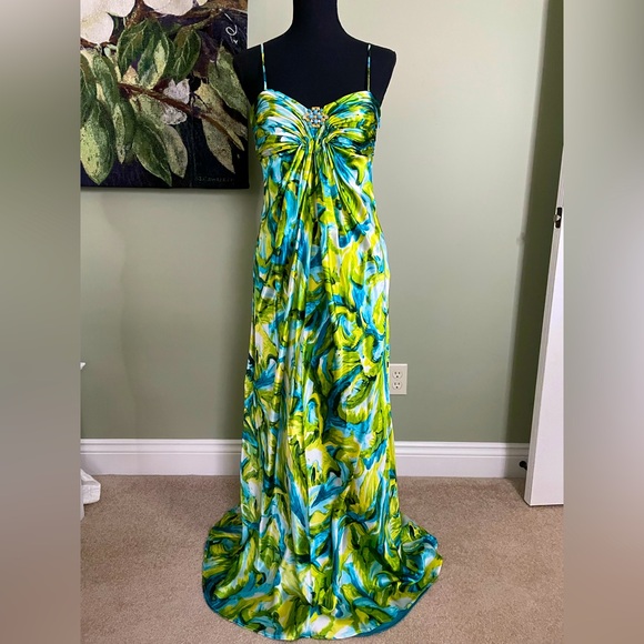 Laundry By Shelli Segal Dresses & Skirts - 100% Silk Maxi Cocktail Gown by Laundry Shelli Segal. Size 6